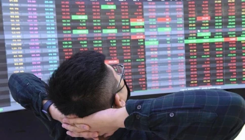 Sau  một đêm mất ngủ, nhà đầu tư hết hồn thị trường đỏ như chảo lửa