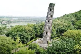 Công trình có độ nghiêng hơn cả tháp nghiêng Pisa nhưng hơn 1.000 năm vẫn không đổ sập
