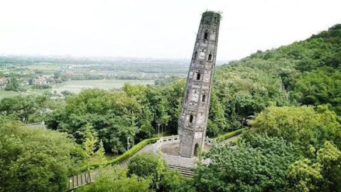 Công trình có độ nghiêng hơn cả tháp nghiêng Pisa nhưng hơn 1.000 năm vẫn không đổ sập
