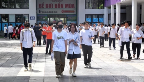 Tuyên bố “có thể nhặt từ SGK” của Bộ GD-ĐT: Gieo một chữ, hoang mang cả hệ thống