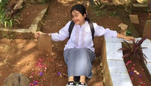 Chụp ảnh với bố mẹ, "đưa cho AI" và ai cũng bật khóc