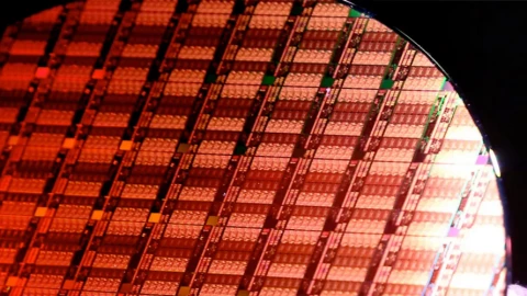 Chuyện gì đang xảy ra với Intel vậy? Biểu tượng bán dẫn nước Mỹ sao lại ra nông nỗi này?