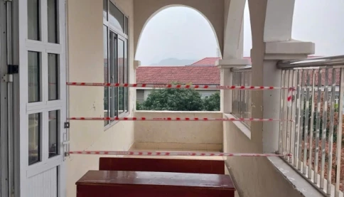 Ba nữ sinh bị thương do lan can rơi ở trường Đại học Vinh