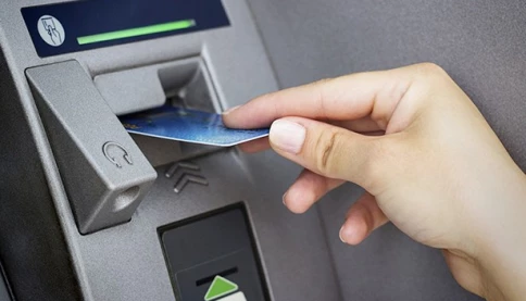 Vì sao không nên đặt mật khẩu ATM dễ đoán như ngày sinh? – Bài học từ vụ rút trộm 57 triệu đồng chỉ bằng vài thao tác đơn giản