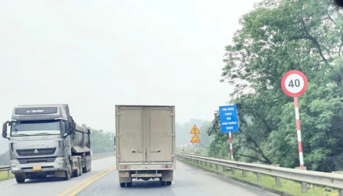 Ai có quyền đặt biển báo tốc độ trên đường cao tốc?