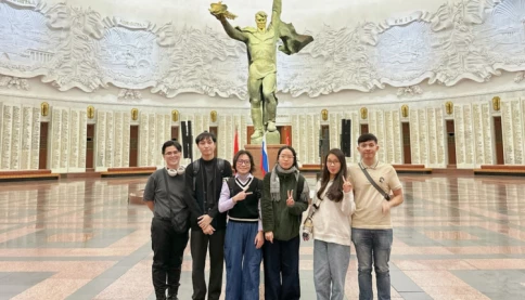 Tuyệt vời! Du học sinh Việt tại Nga mừng Ngày Quốc tế con người bay vào vũ trụ
