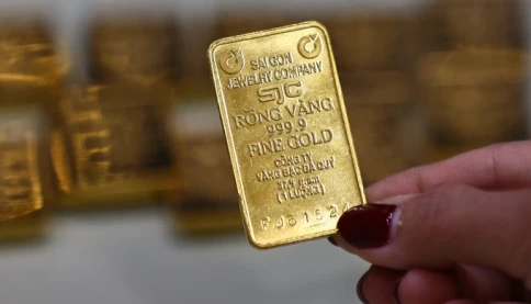 Có nên mua vàng vào lúc này? Tôi không nghe lời chuyên gia nữa!