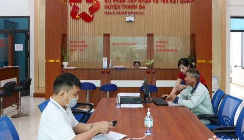 Bộ Nội vụ đề xuất lương công chức theo khối tư nhân, khen thưởng bằng tiền