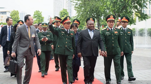 Tổng thống Mozambique thăm Viettel, bàn chiến lược về phát triển công nghệ