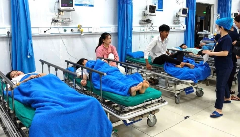 Danh tính 20 học sinh vụ ô tô lật ngửa, có em chấn thương sọ não và ngực