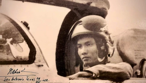Người phi công dẫn đầu đội bay MiG-21 diễu binh trên bầu trời Sài Gòn tháng 5/1975
