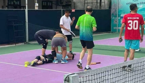 Người đàn ông ngã quỵ, tử vong khi đang chơi Pickleball