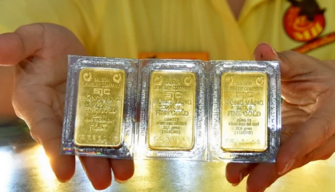 Vì sao giá vàng đang rơi lại đảo chiều tăng bật trở lại?
