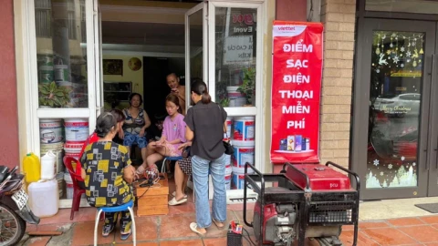 Viettel hỗ trợ 100 tỷ đồng cho người dân vùng lũ