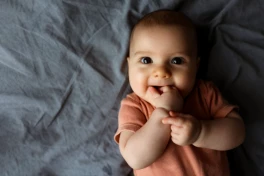 Ngửi mồ hôi nách giúp làm rõ khác biệt giữa trẻ sơ sinh và thanh thiếu niên