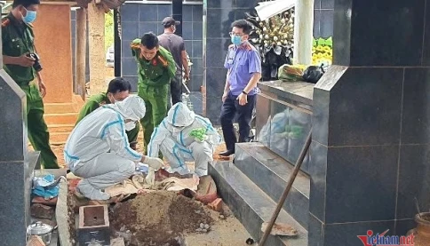 Khai quật bào thai để điều tra vụ bé gái 13 tuổi bị hiếp d.âm
