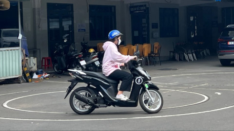 Bằng lái xe máy sắp có thay đổi lớn, xe ga, xe điện sẽ được đưa vào kỳ thi?