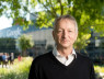 'Bố già' Geoffrey Hinton: Phát triển AI như nuôi hổ con