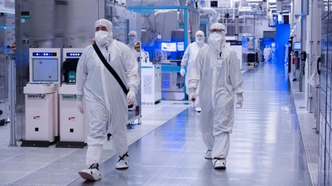 Dây chuyền đúc chip Intel ế khách, chính phủ Mỹ lại phải vào cuộc "dắt mối" cho