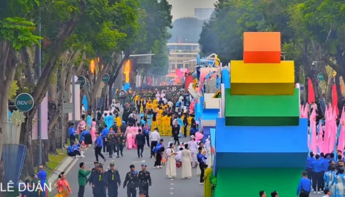 Trực tiếp lễ Diễu binh diễu hành kỷ niệm 50 năm ngày Giải phóng miền Nam thống nhất đất nước
