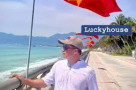 Du khách ào ào đổ về Nha Trang, Dốc Lết ngày đầu nghỉ lễ 30-4 và 1-5, tour biển đảo bắt đầu nhộn nhịp