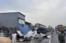Nhà mặt đường đôi khi quá nguy hiểm