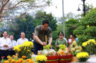 Thủ tướng Phạm Minh Chính áo đẫm mồ hôi dưới nắng nóng Côn Đảo, tưởng nhớ, tri ân các Anh hùng liệt sĩ, người có công