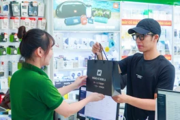 Ai chê cứ chê, iPhone 16 vẫn bán "đắt như tôm tươi"