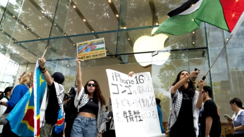 Cảnh tượng chưa từng có ở các cửa hàng Apple ngày mở bán iPhone 16 toàn cầu