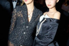 Lisa hình như... quên mặc quần đi dự Met Gala 2025