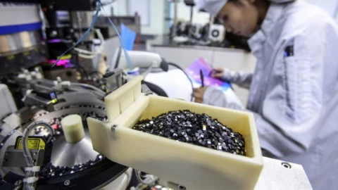 Nhật Bản đẩy mạnh bán máy móc và vật liệu bán dẫn cho Trung Quốc, Hàn Quốc