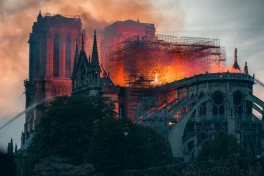 Đã mở nắp quan tài bằng chì chôn dưới Nhà thờ Đức Bà Paris hàng trăm năm!