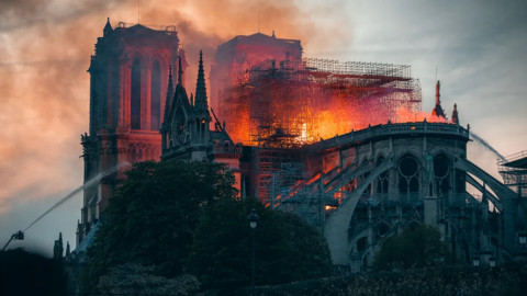 Đã mở nắp quan tài bằng chì chôn dưới Nhà thờ Đức Bà Paris hàng trăm năm!