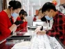 Tại sao giá vàng hôm nay 8/5/2025 tăng vọt rồi lao dốc?