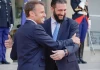 Tổng thống Pháp Macron bắt tay Tổng thống từng là một tay khủng bố bị treo thưởng 10 triệu đô. Chuyện quái gì đang xảy ra?