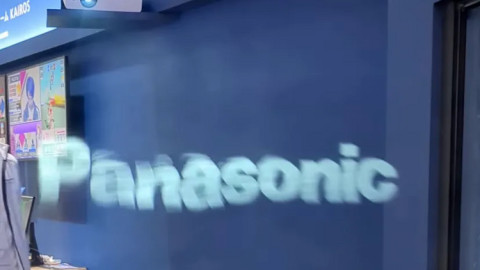 Panasonic "phù phép" sương mù thành màn hình trình chiếu độc đáo