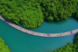 Cây cầu gây kinh ngạc khi xây mà không cần trụ, kì quan kỹ thuật xây dựng Trung Quốc