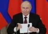Ha, người đàn ông lịch lãm Putin cuối cùng cũng bị bắt gặp... chửi thề