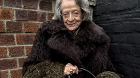 Potterhead toàn cầu đau đớn khi giáo Sư McGonagall trong "Harry Potter" qua đời ở tuổi 90