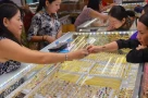 Vì sao giá vàng hôm nay lao dốc?