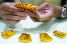 Giá vàng SJC vọt tăng 3 triệu đồng/lượng rồi quay ngoắt giảm sâu như trò đùa!