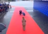wow, wow, Thủ tướng Albania QUỲ gối chào đón Thủ tướng Ý