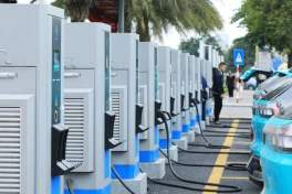 Trạm dừng nghỉ giờ phải có trụ sạc xe điện