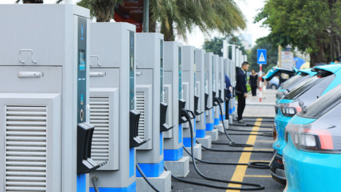 Trạm dừng nghỉ giờ phải có trụ sạc xe điện