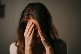 Lý do phụ nữ bị đau nửa đầu gấp ba lần nam giới, cơn đau cũng dữ dội hơn