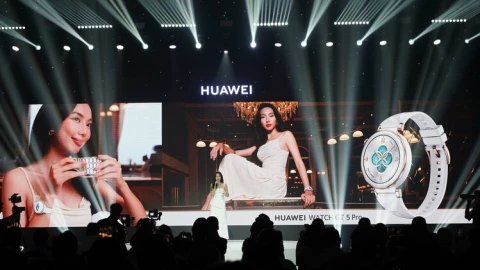 Huawei Watch GT 5 series chính thức ra mắt tại Việt Nam, tiếp tục sánh đôi với hoa hậu Thùy Tiên, nhiều phiên bản thời trang, giá chỉ từ 4,99 triệu