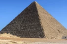 Nếu bạn nhìn thấy Kim tự tháp Giza vĩ đại có 4 mặt thì bạn đã sai!