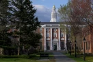 Du học sinh Việt Nam ở Harvard đang ở trong tình trạng khẩn cấp về mặt pháp lý