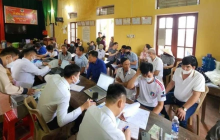 Vụ đài hóa thân ở Nam Định bị tố 'chặt chém': Ngày đầu trả lại tiền, có người thất vọng vì quá ít
