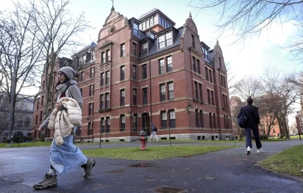 Tòa án chặn lệnh cấm đối với Đại học Harvard